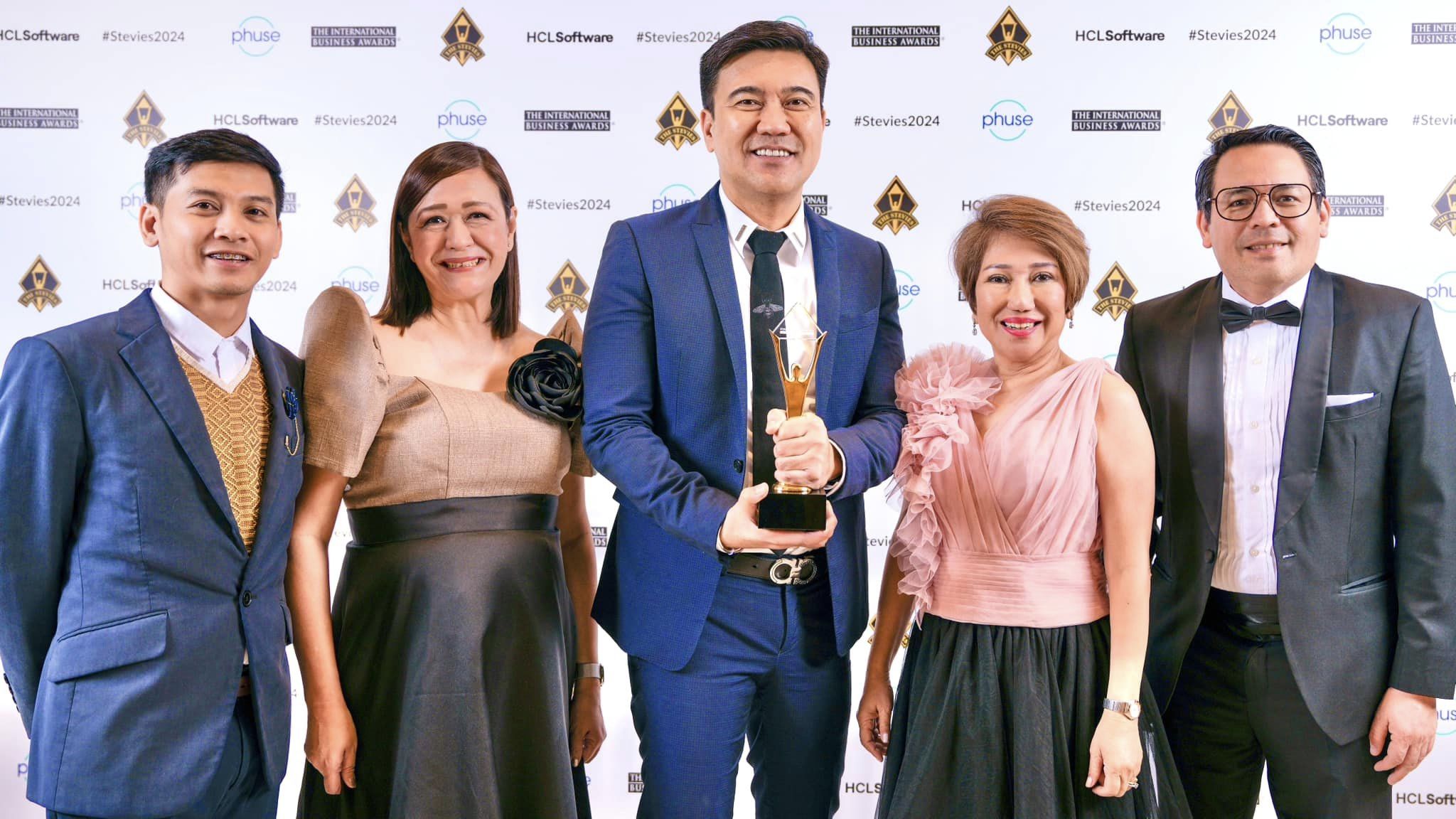 five people with award